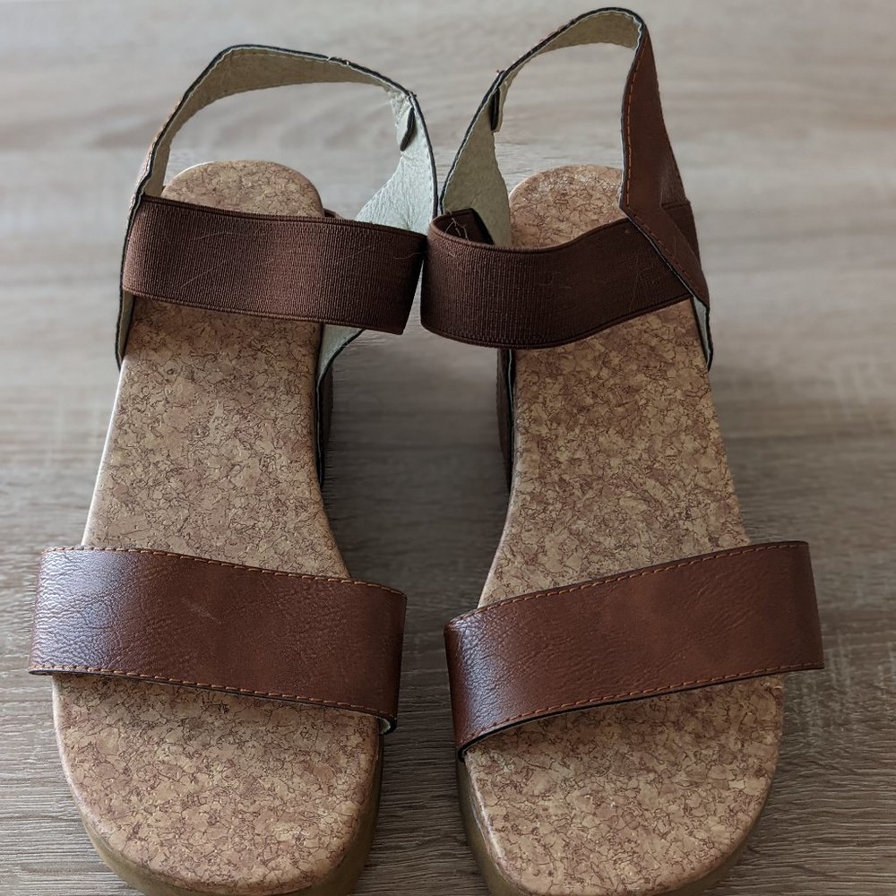 Brown cork platform sandals